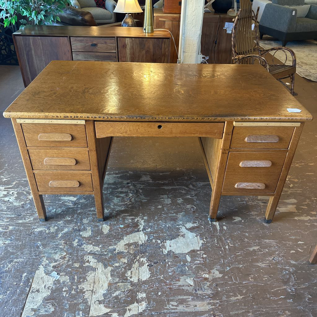 Vintage Oak Desk w/ Matching Chair C DESKS