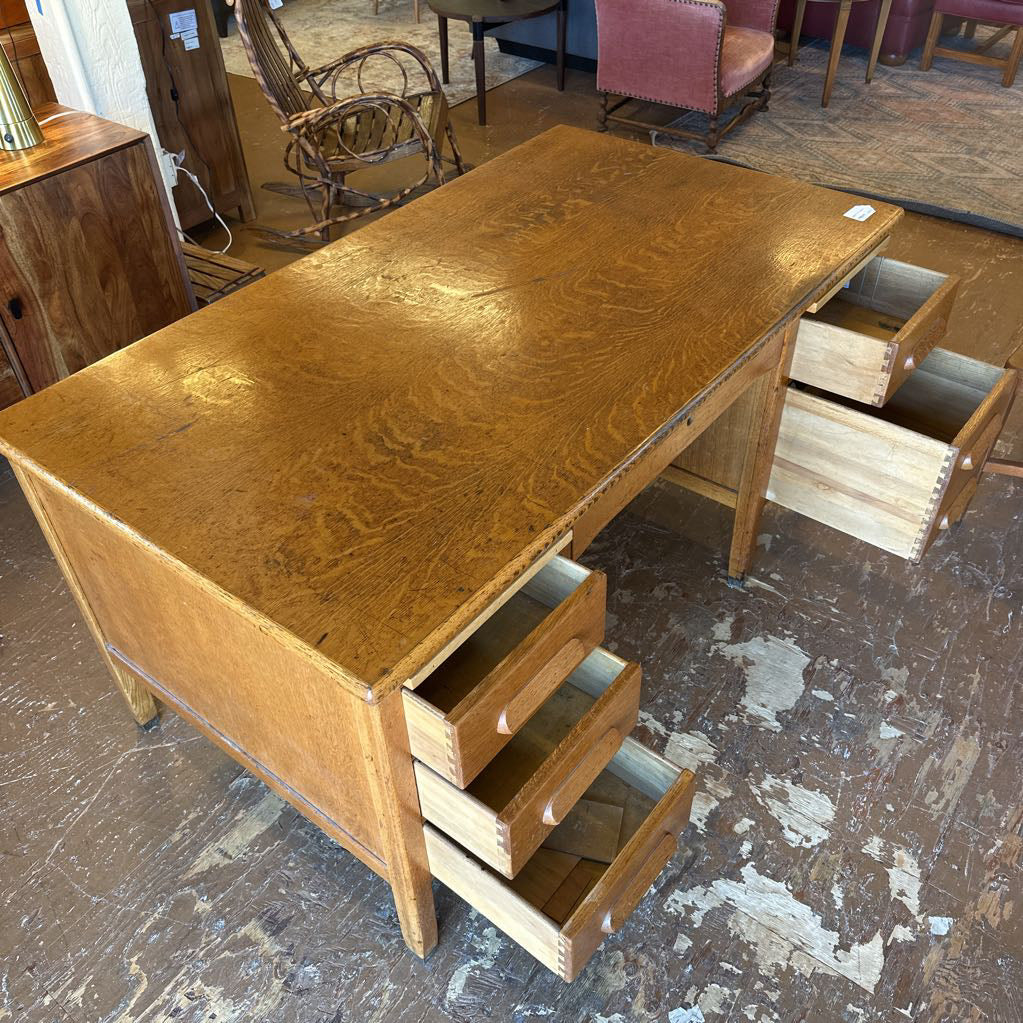 Vintage Oak Desk w/ Matching Chair C DESKS