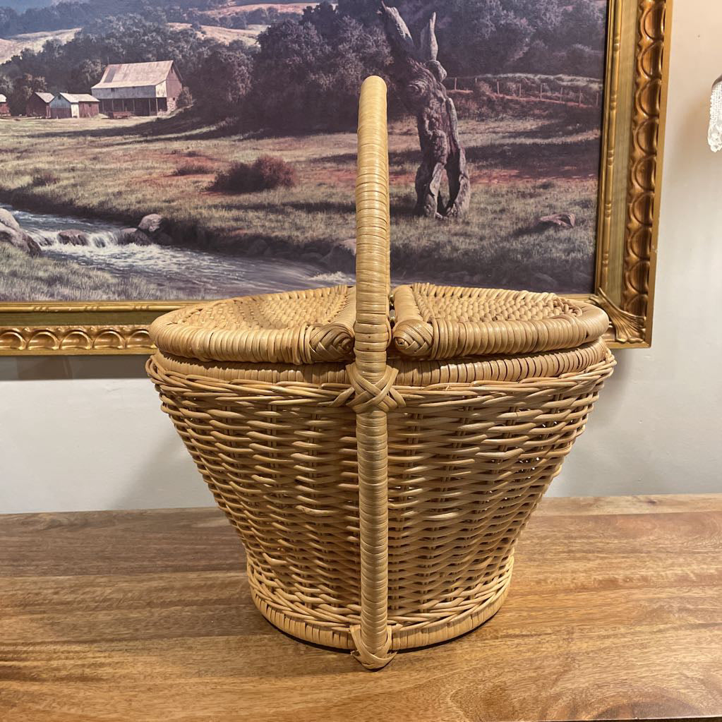 Round Beige Picnic Basket with Handle SMALLS