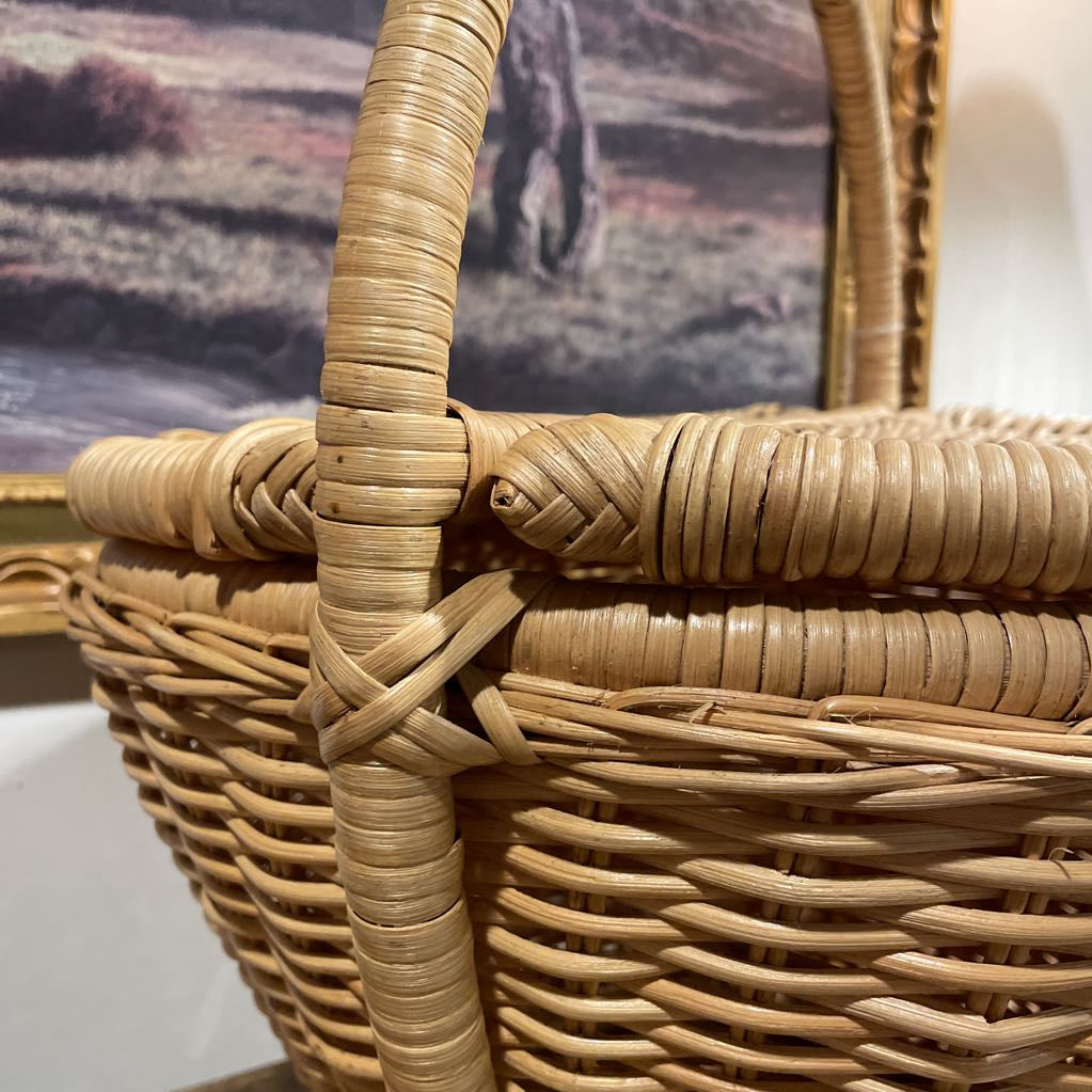 Round Beige Picnic Basket with Handle SMALLS