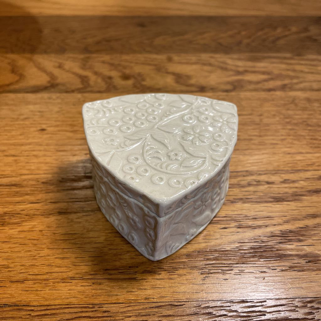 Tringular Ceramic Trinket Box with Berry & Vine Motif SMALLS