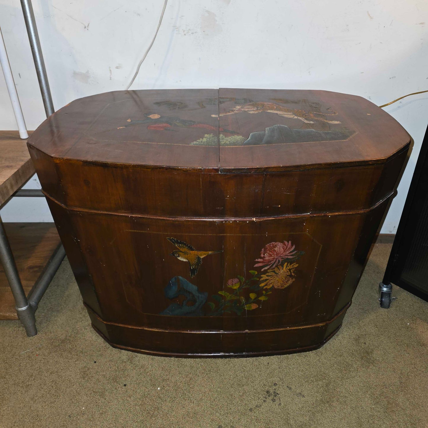 Chinese Hand Painted Decorative Tub
