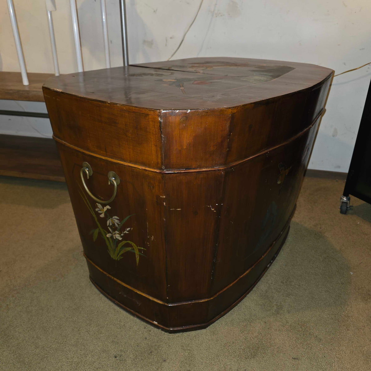Chinese Hand Painted Decorative Tub