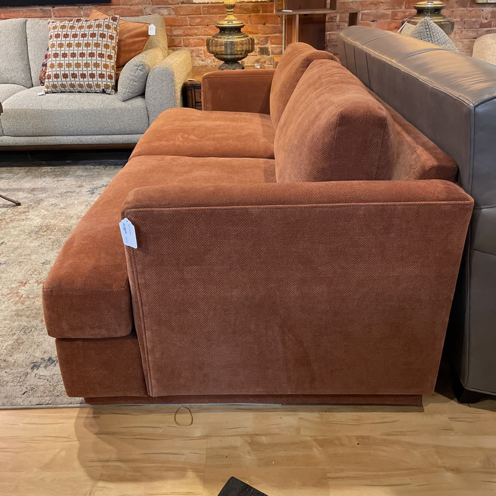 Becker Rust Sofa U SOFAS