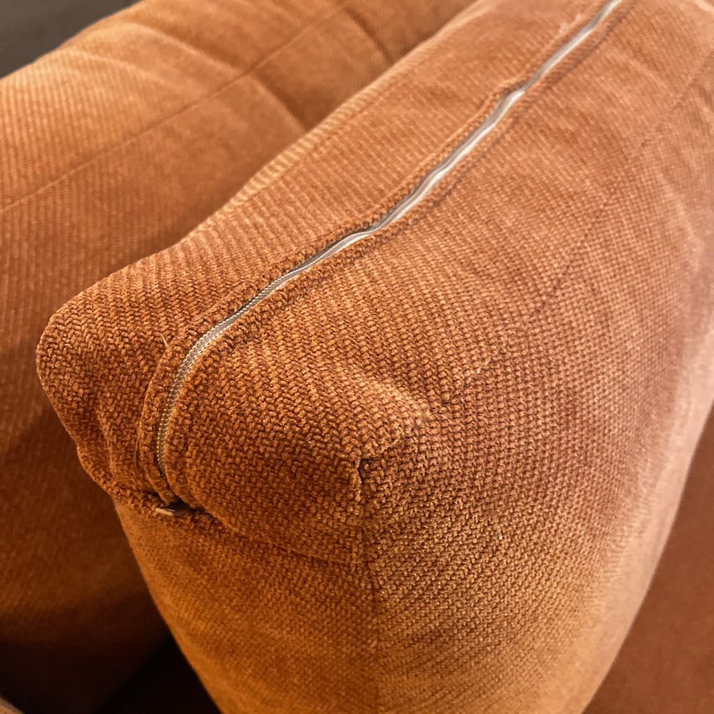 Becker Rust Sofa U SOFAS