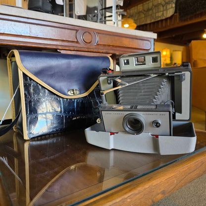 Polaroid 220 Camera in Case