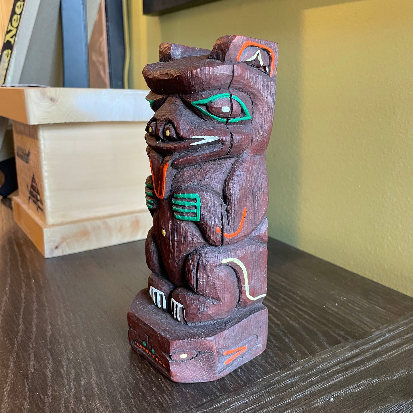 Creed Totems, Ak Totem with Green/White/Orange