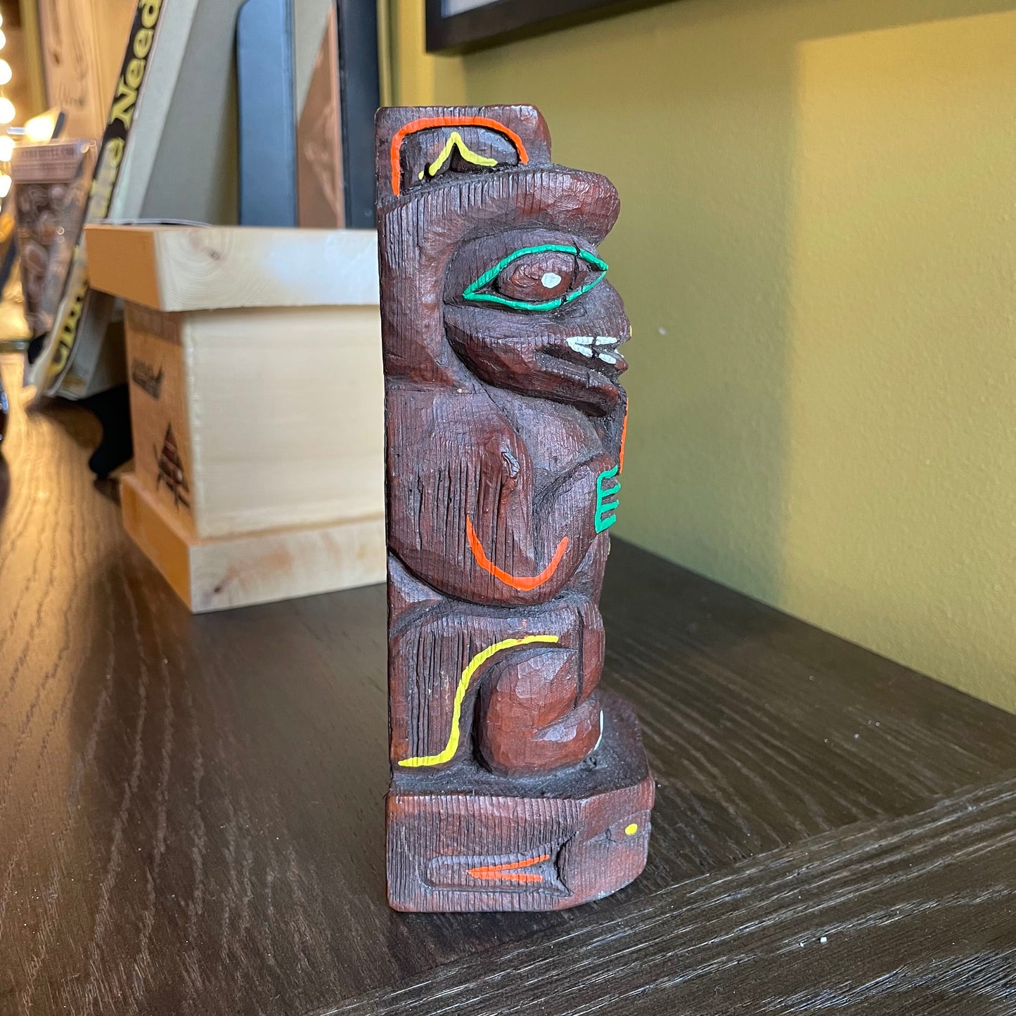 Creed Totems, Ak Totem with Green/White/Orange