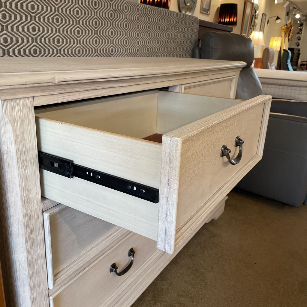 Liberty Furniture 6 Drawer White Textured Lowboy Dresser