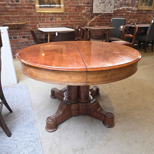 Victorian Mahogany Round DIning Table