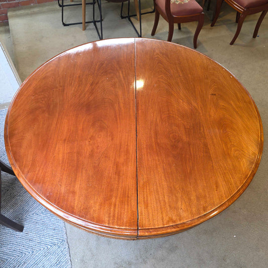 Victorian Mahogany Round DIning Table