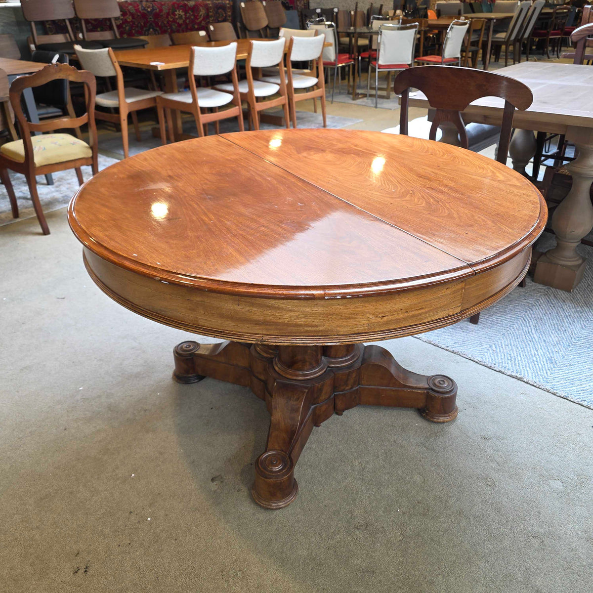 Victorian Mahogany Round Dining Table C DINING TABLES