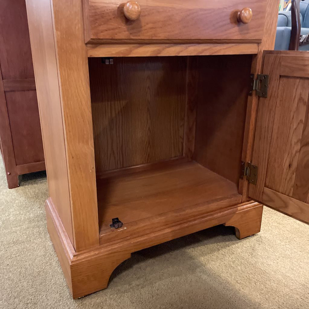Oak Beveled Mirror Hall Tree with Pegs for Hats