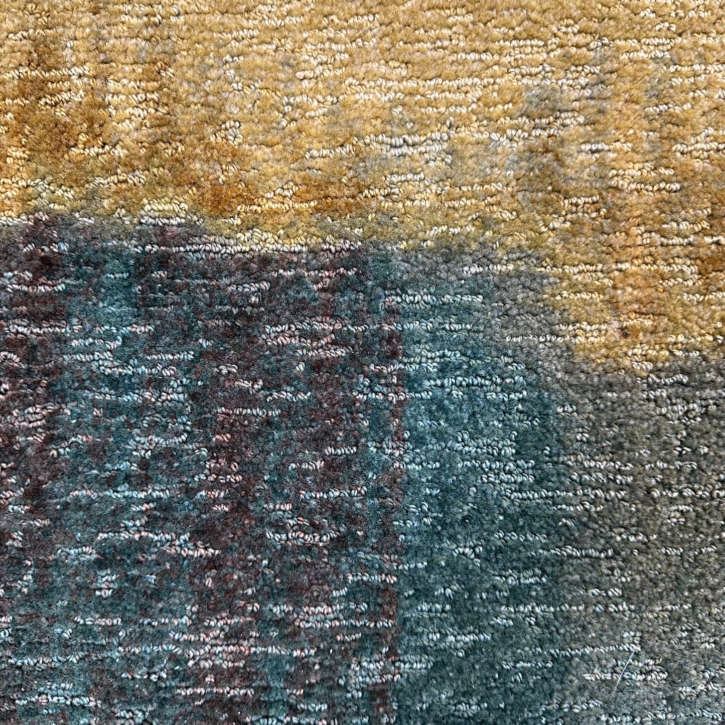 Green and Earth Tone 8x10 Rug