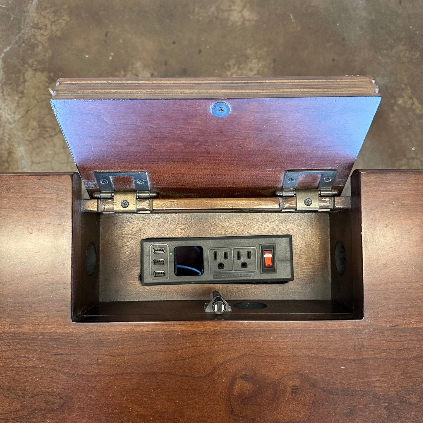 Traditional 3 Drawer Desk w/ Power