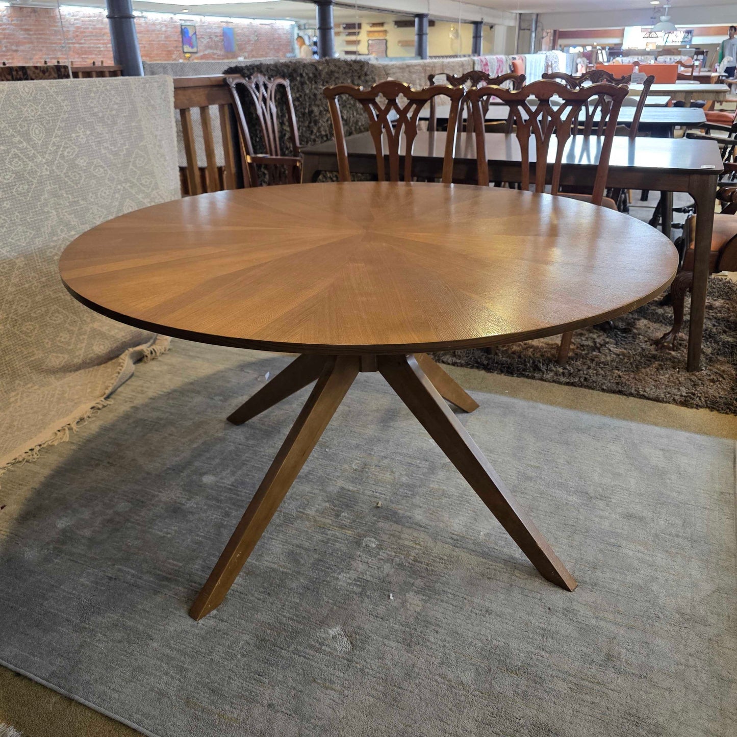 Article Conan "X" Base Round Dining Table