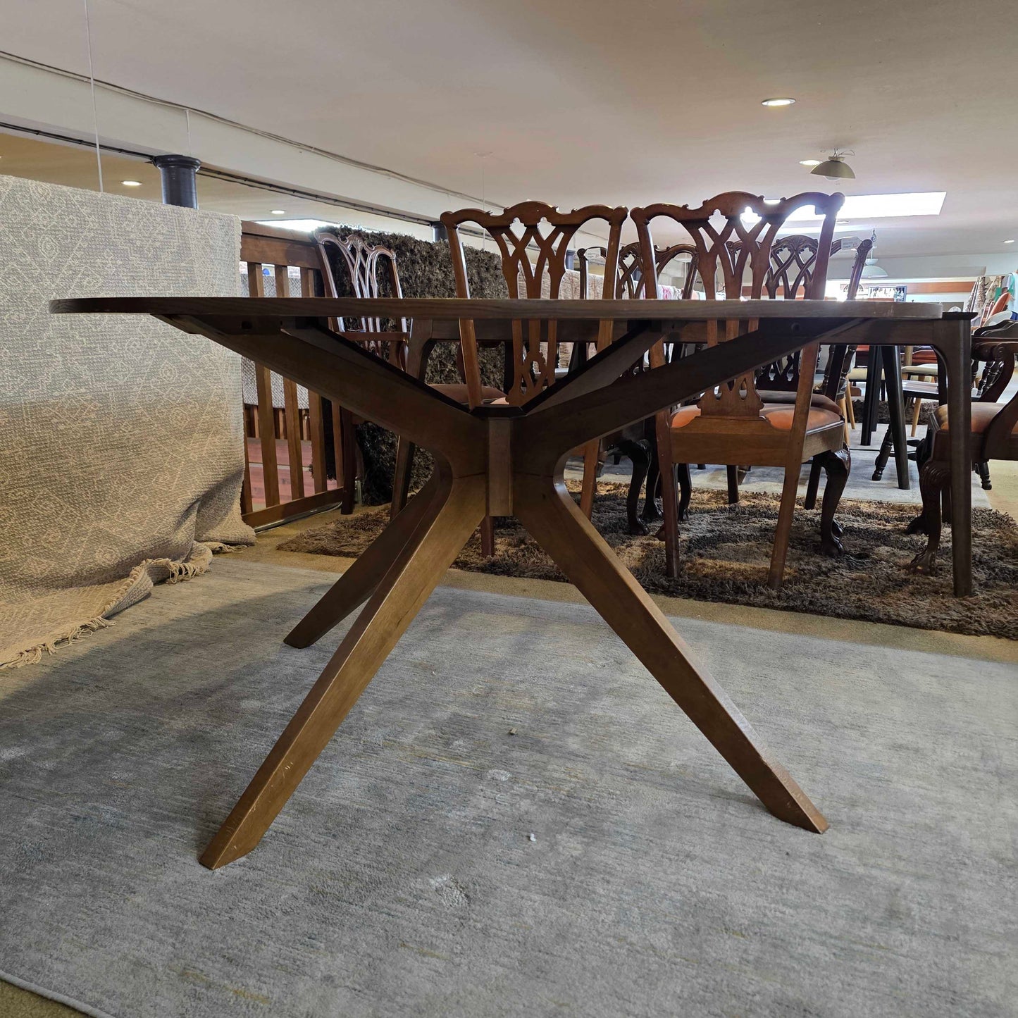 Article Conan "X" Base Round Dining Table