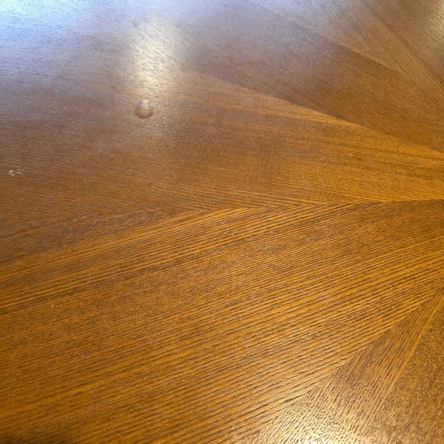 Article Conan "X" Base Round Dining Table
