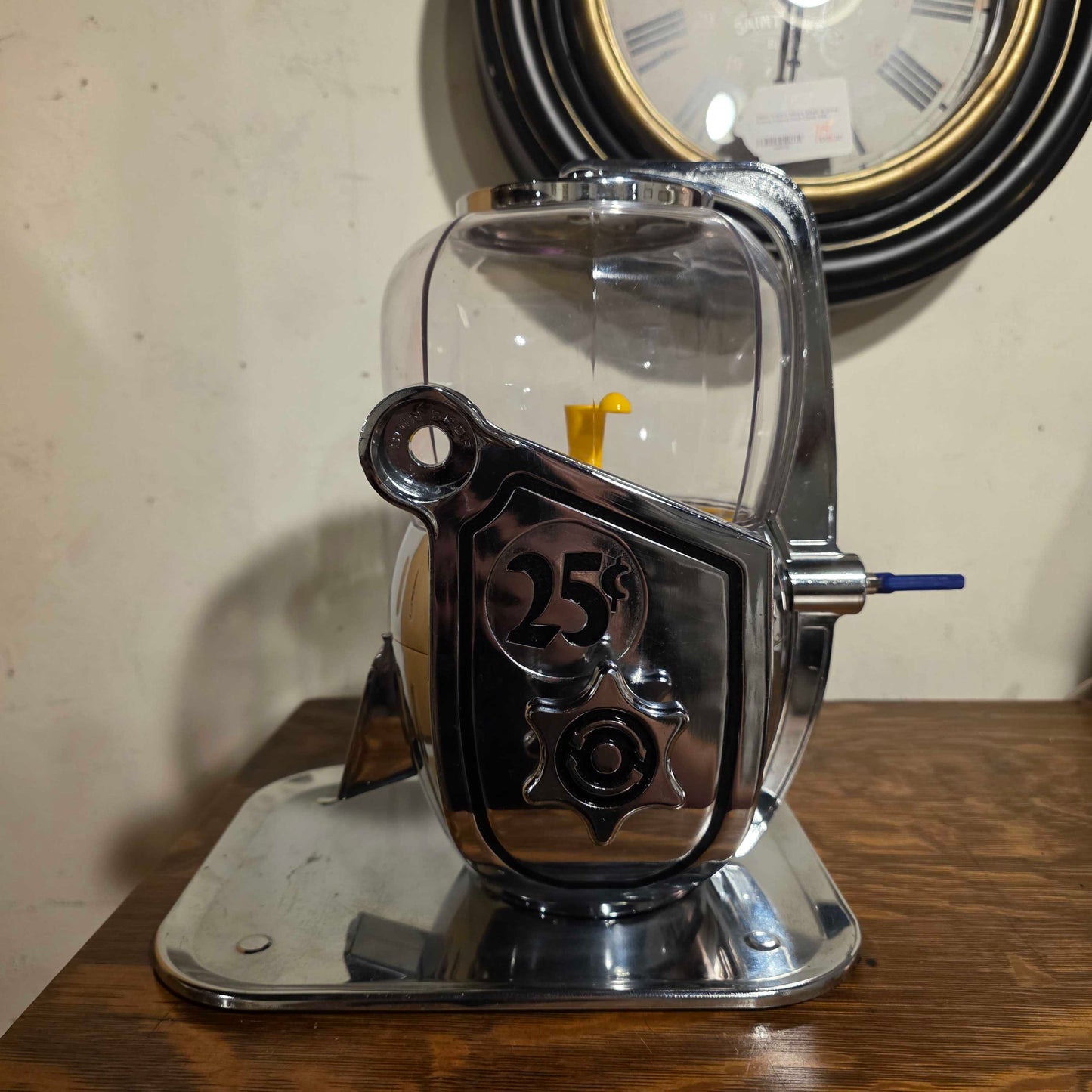 PELICAN HOUSE Working Gumball Machine