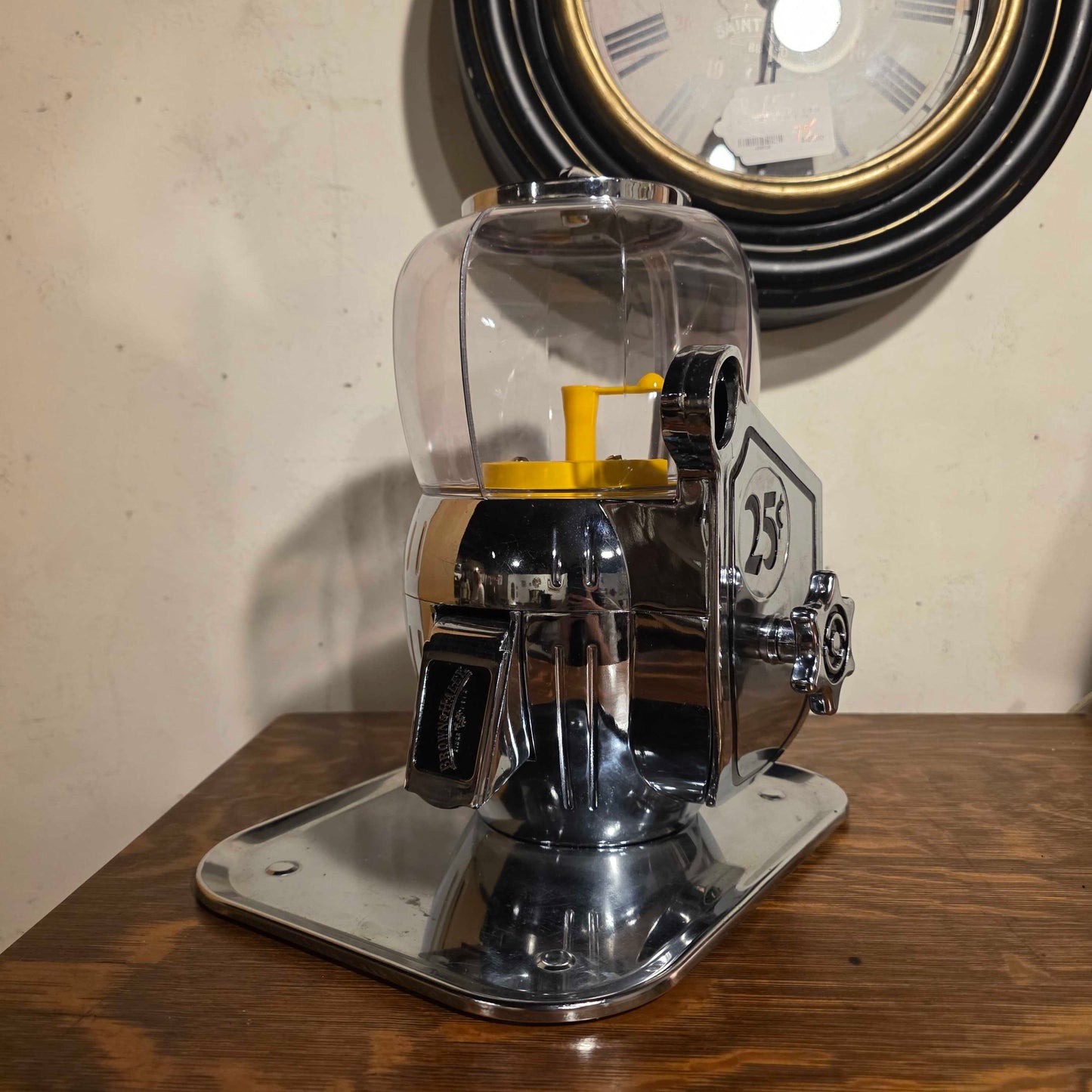 PELICAN HOUSE Working Gumball Machine
