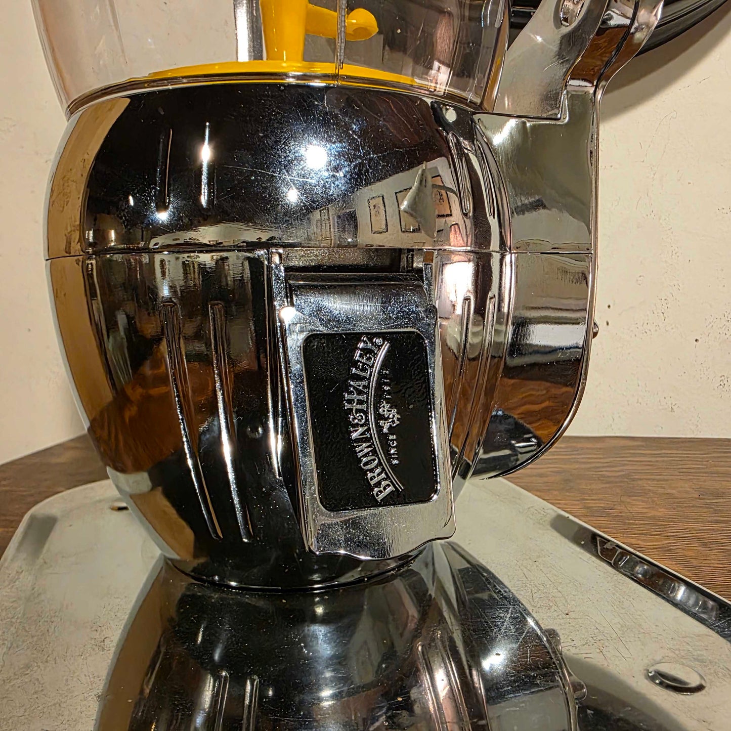 PELICAN HOUSE Working Gumball Machine