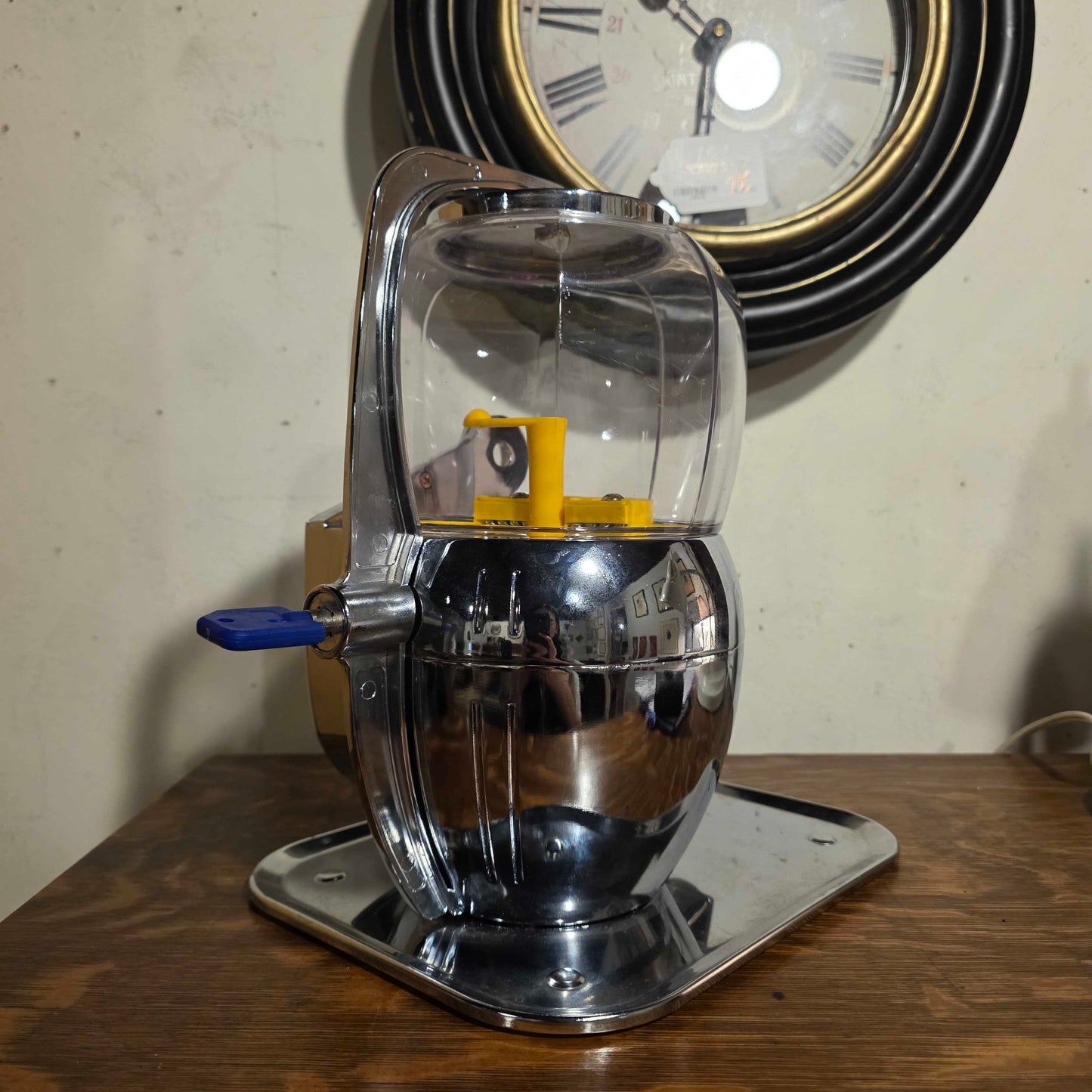 PELICAN HOUSE Working Gumball Machine