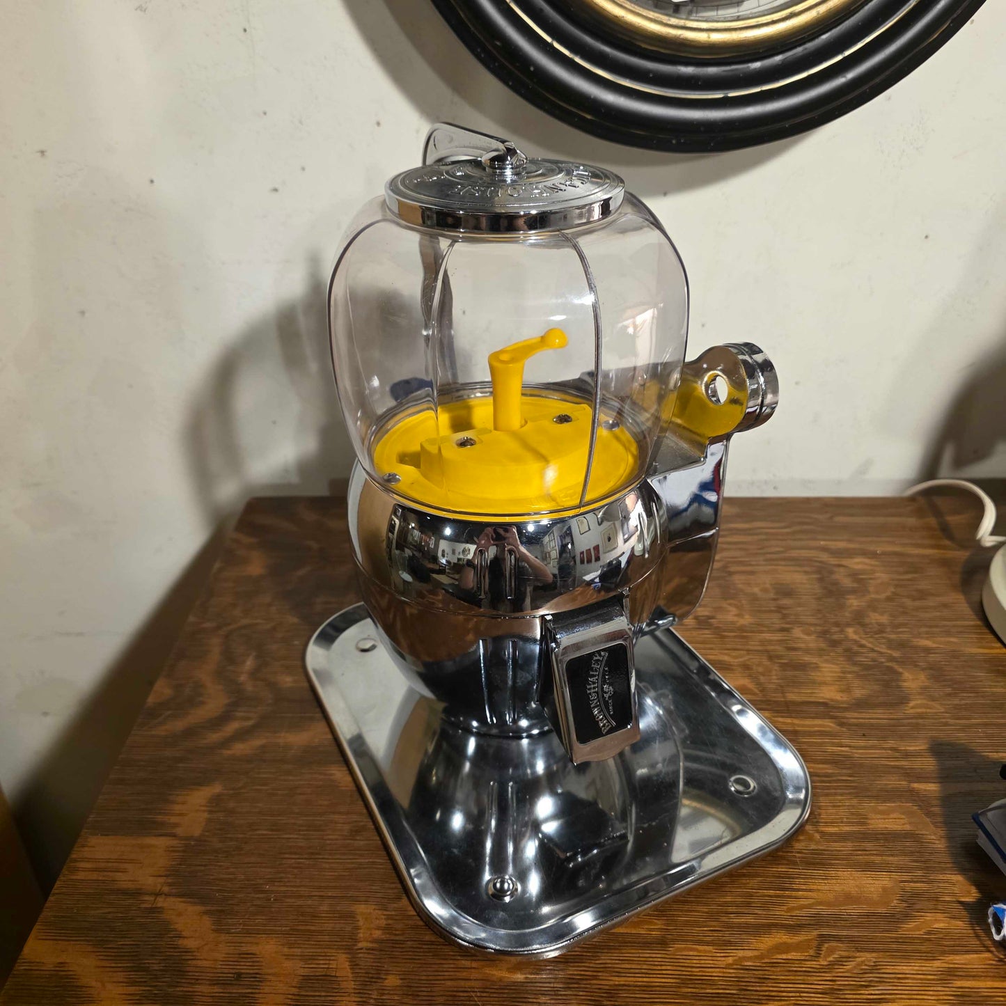 PELICAN HOUSE Working Gumball Machine