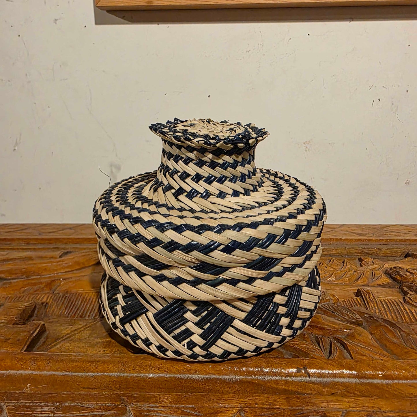 Dark Blue and White Design Small Basket with Knob Lid
