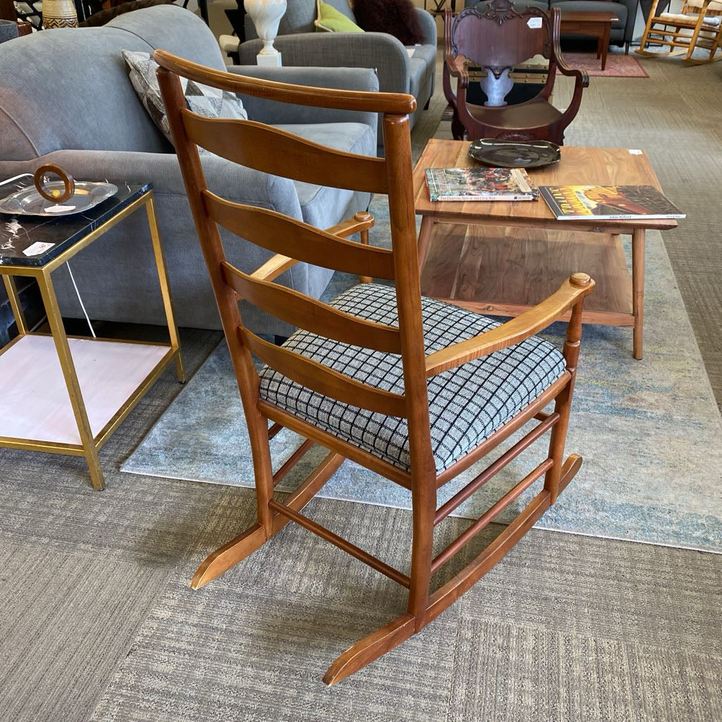 Classic Ladder Back Rocker U ACCENT CHAIRS