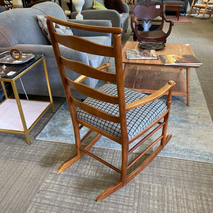Classic Ladder Back Rocker U ACCENT CHAIRS