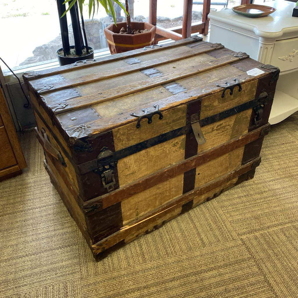 Antique Steamer Trunk C TRUNKS
