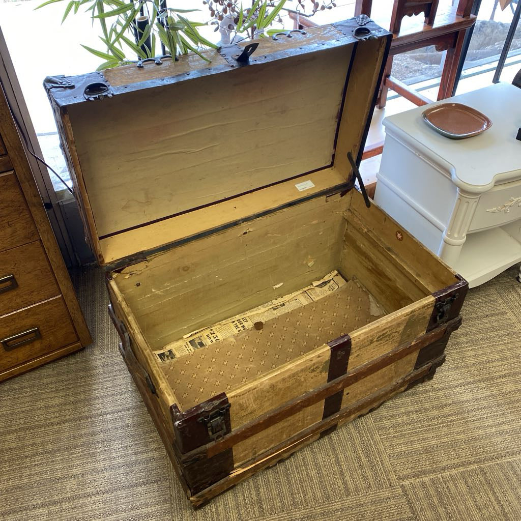 Antique Steamer Trunk C TRUNKS