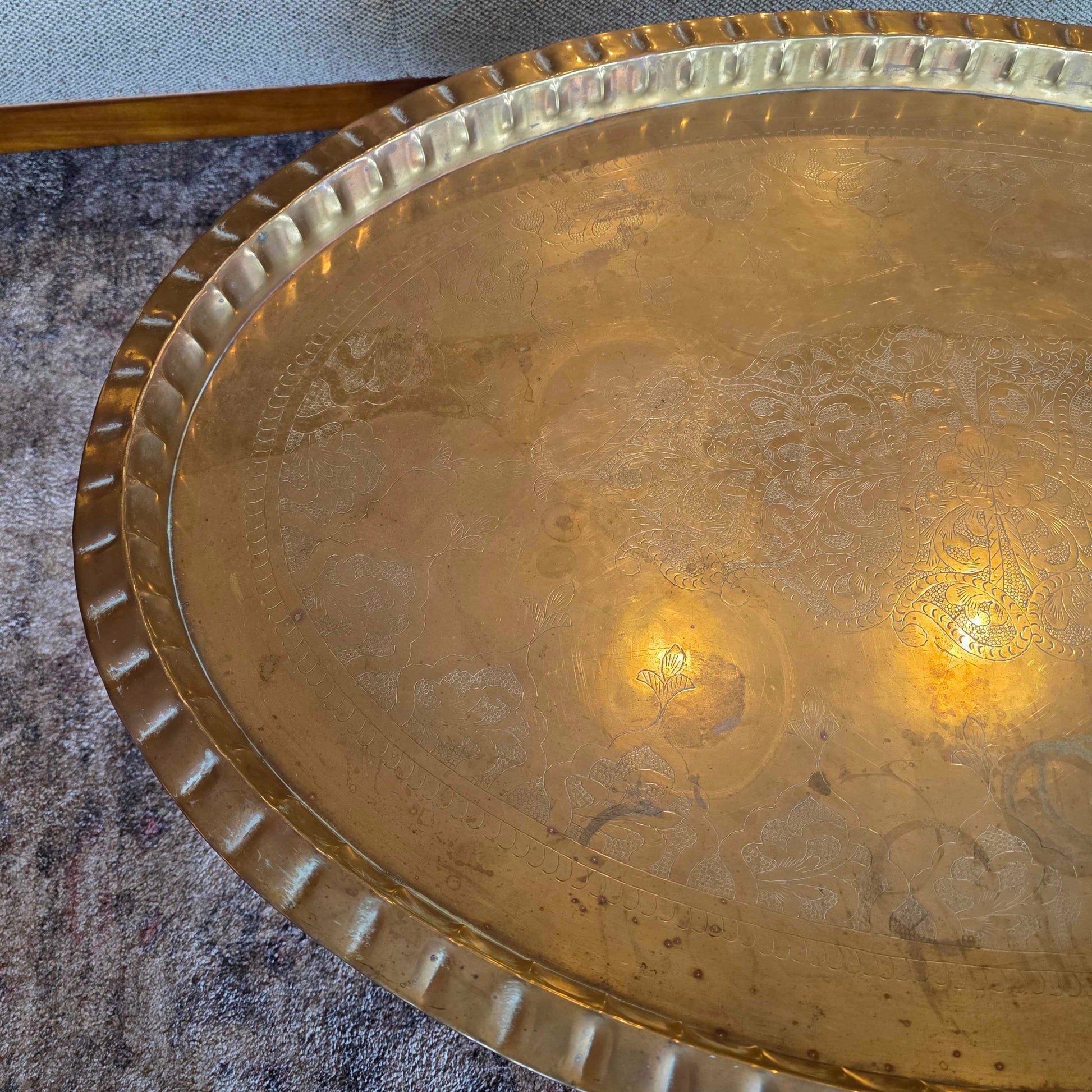Foldable 6 Arm Base Engraved Lg. Oval Brass Top Coffee Table C COFFEE TABLES