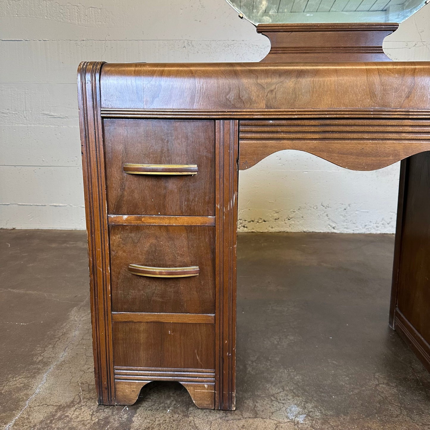 Art Deco Vanity w/ Round Mirror + Stool C VANITIES