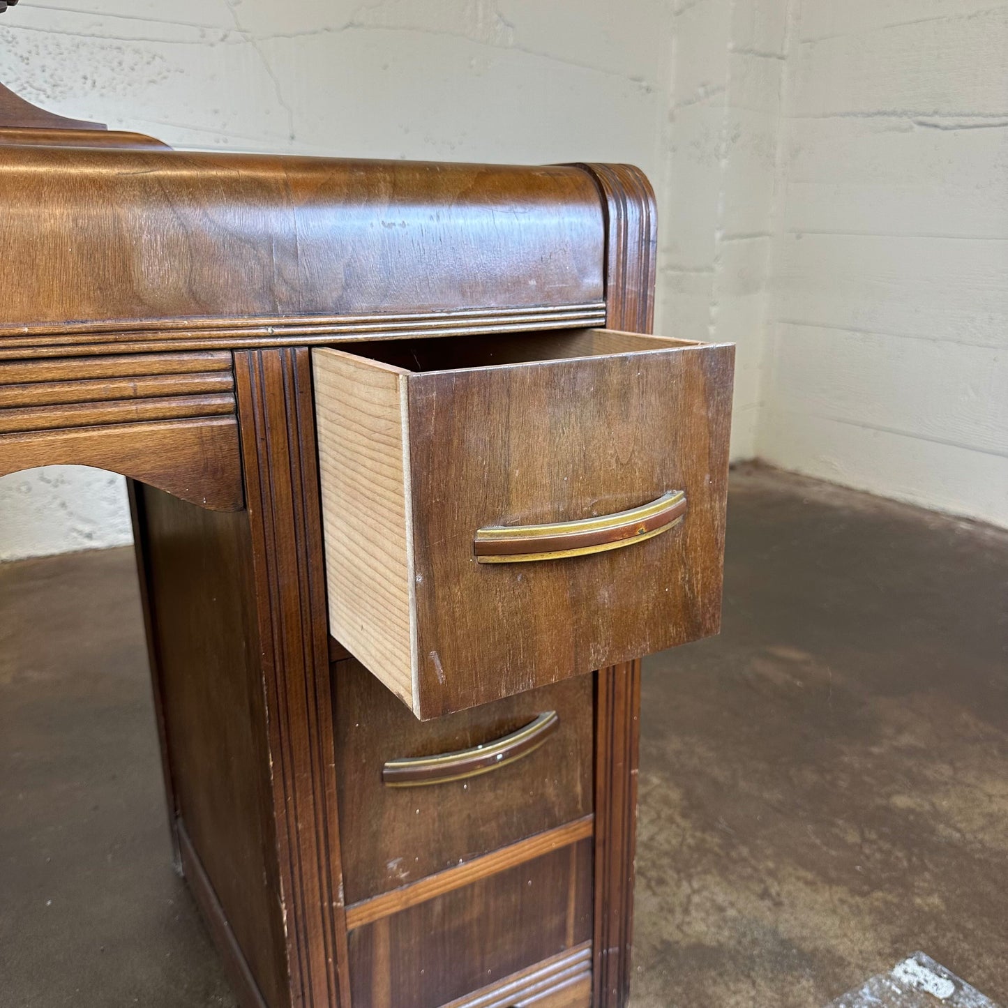 Art Deco Vanity w/ Round Mirror + Stool C VANITIES