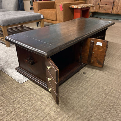 Vintage Dark Wood Coffee Table /Media Stand C COFFEE TABLES