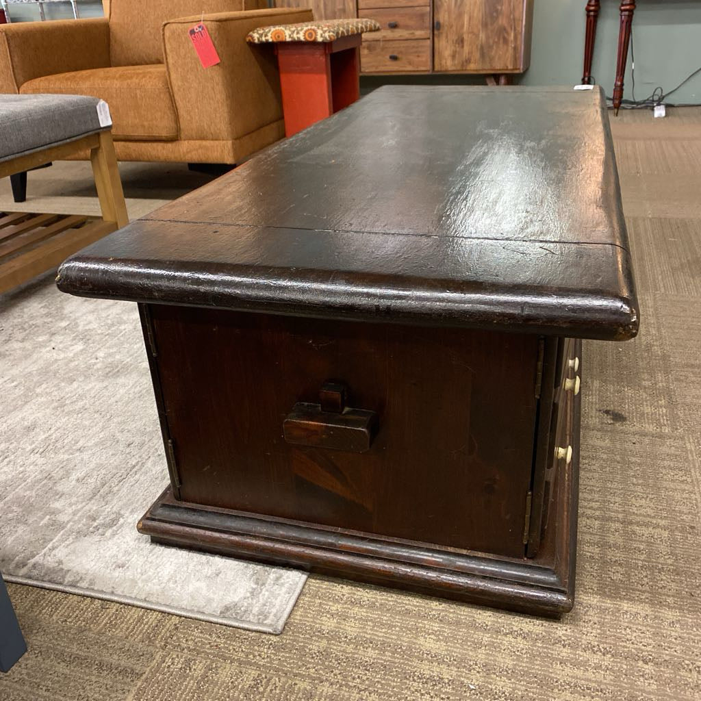 Vintage Dark Wood Coffee Table /Media Stand C COFFEE TABLES