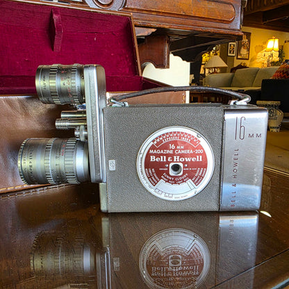 Vint. Bell & Howell 16mm Movie Camera w/ Case OPERATIONAL