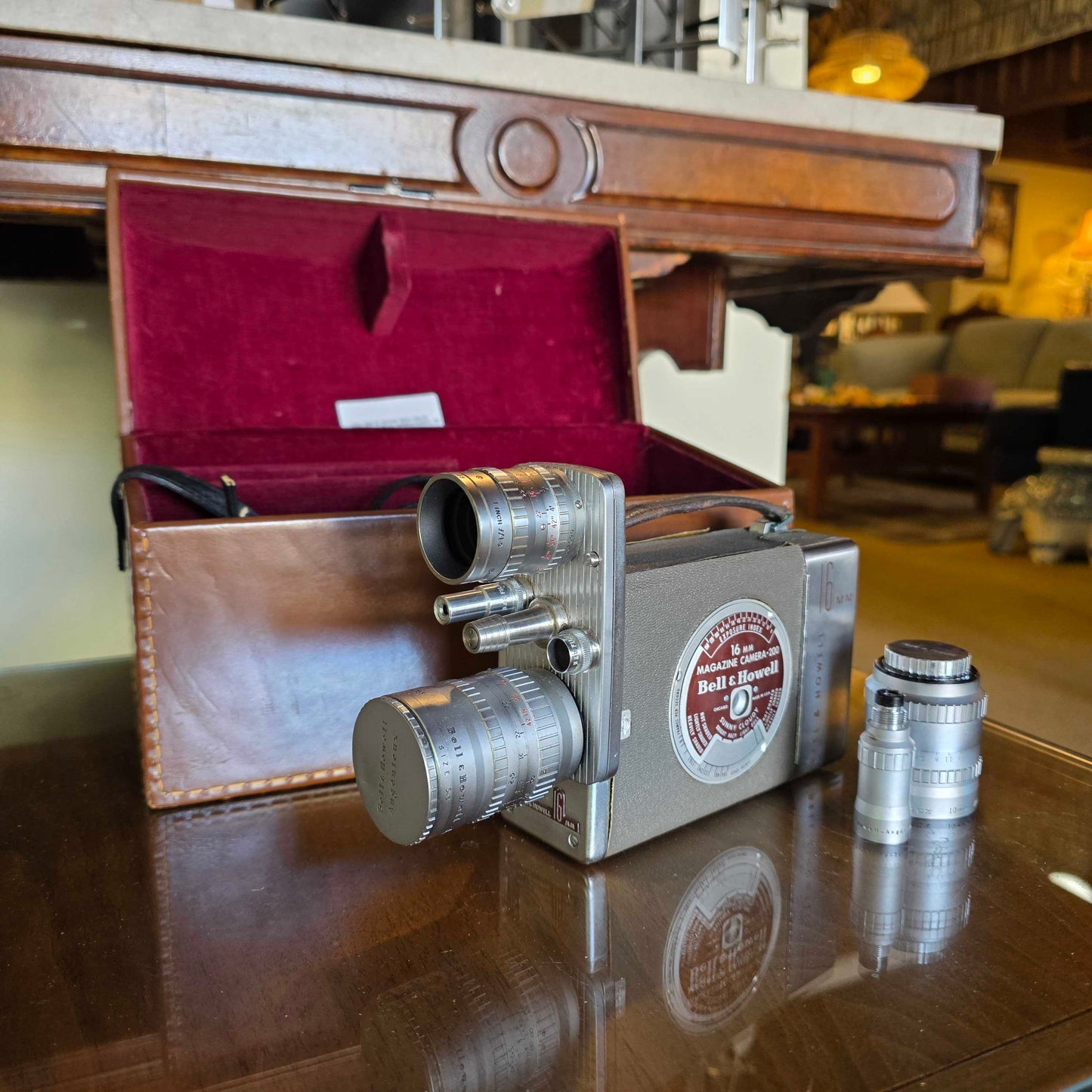 Vint. Bell & Howell 16mm Movie Camera w/ Case OPERATIONAL