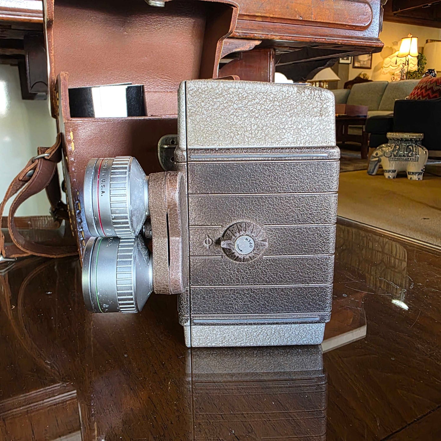 Vint. Bell & Howell Camera w/ Case OPERATIONAL