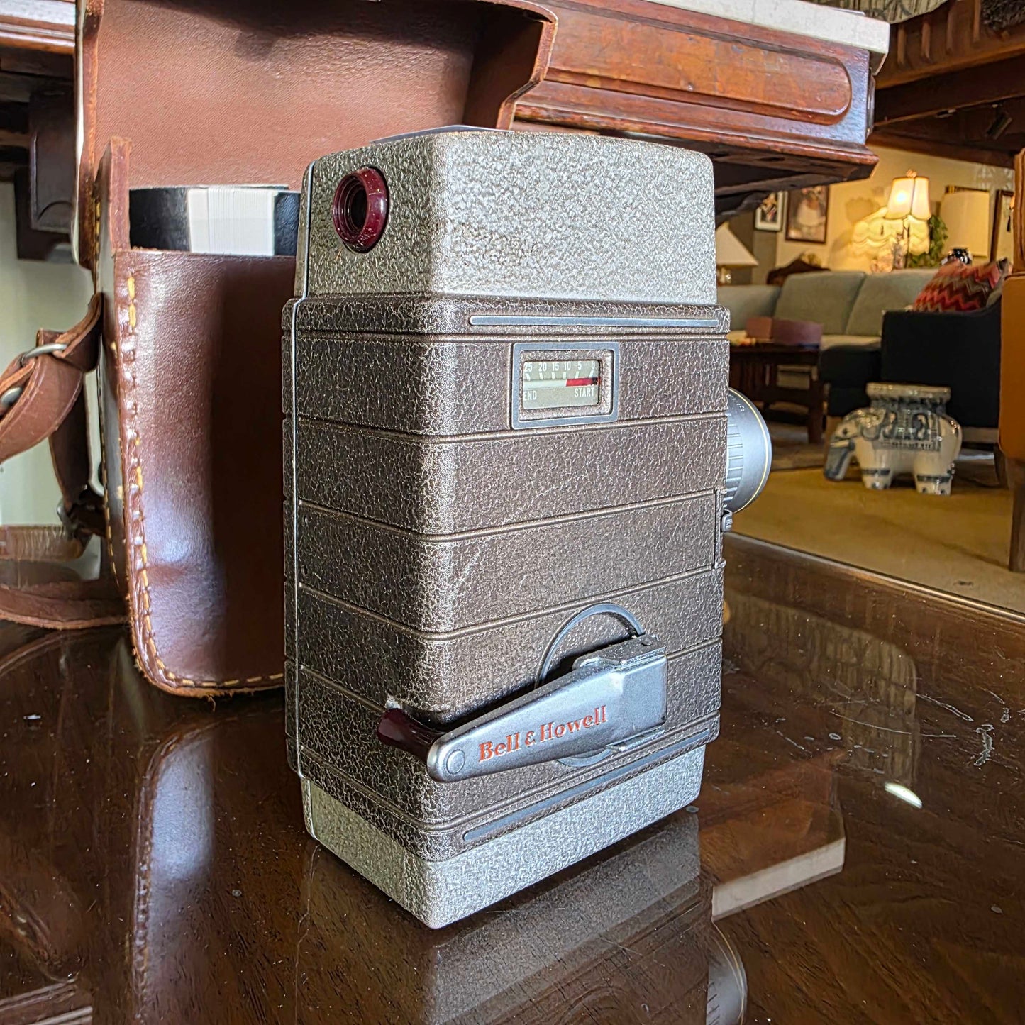 Vint. Bell & Howell Camera w/ Case OPERATIONAL