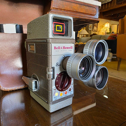 Vint. Bell & Howell Camera w/ Case OPERATIONAL