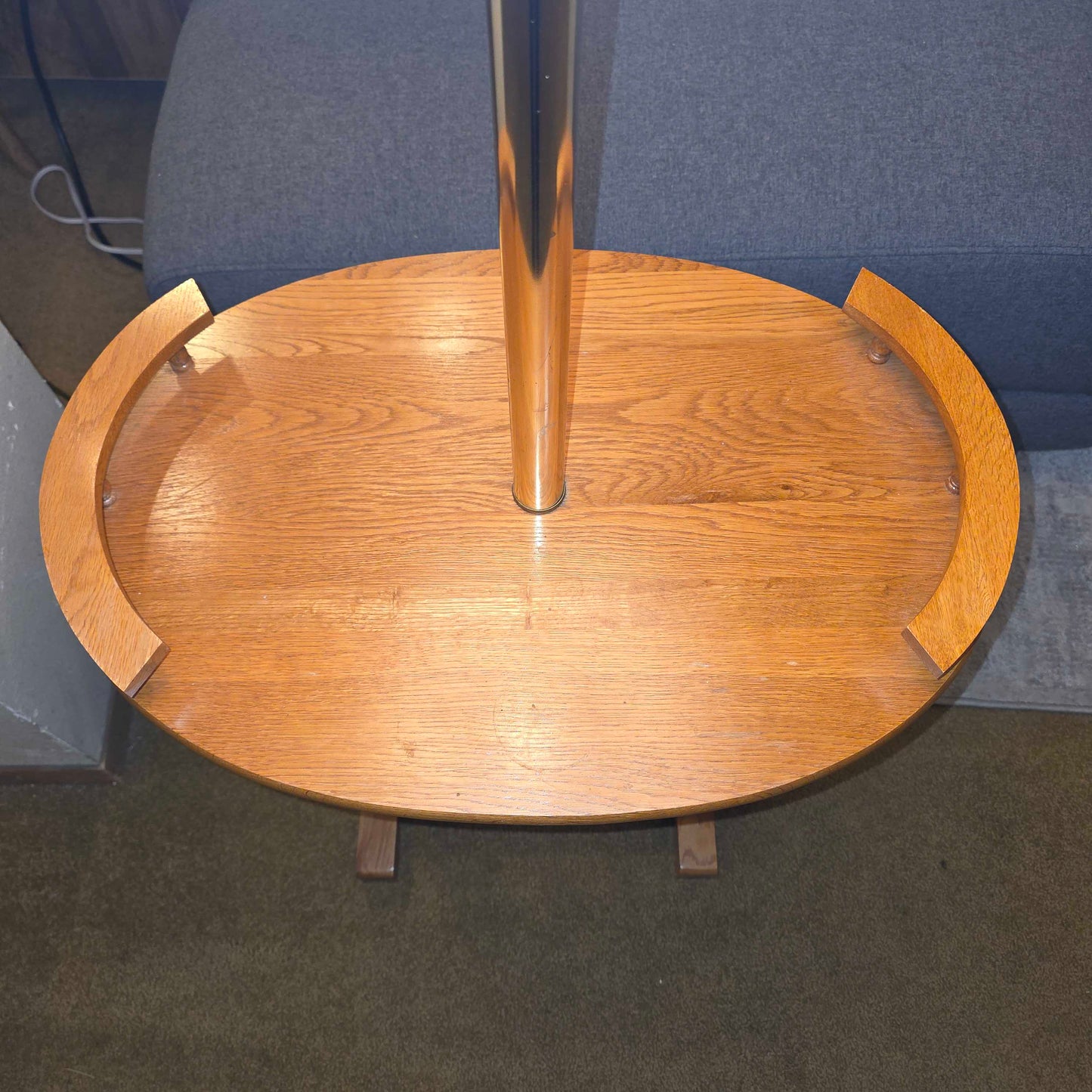 Wood Spindle Rim Table w/ Storage Rack & Lamp