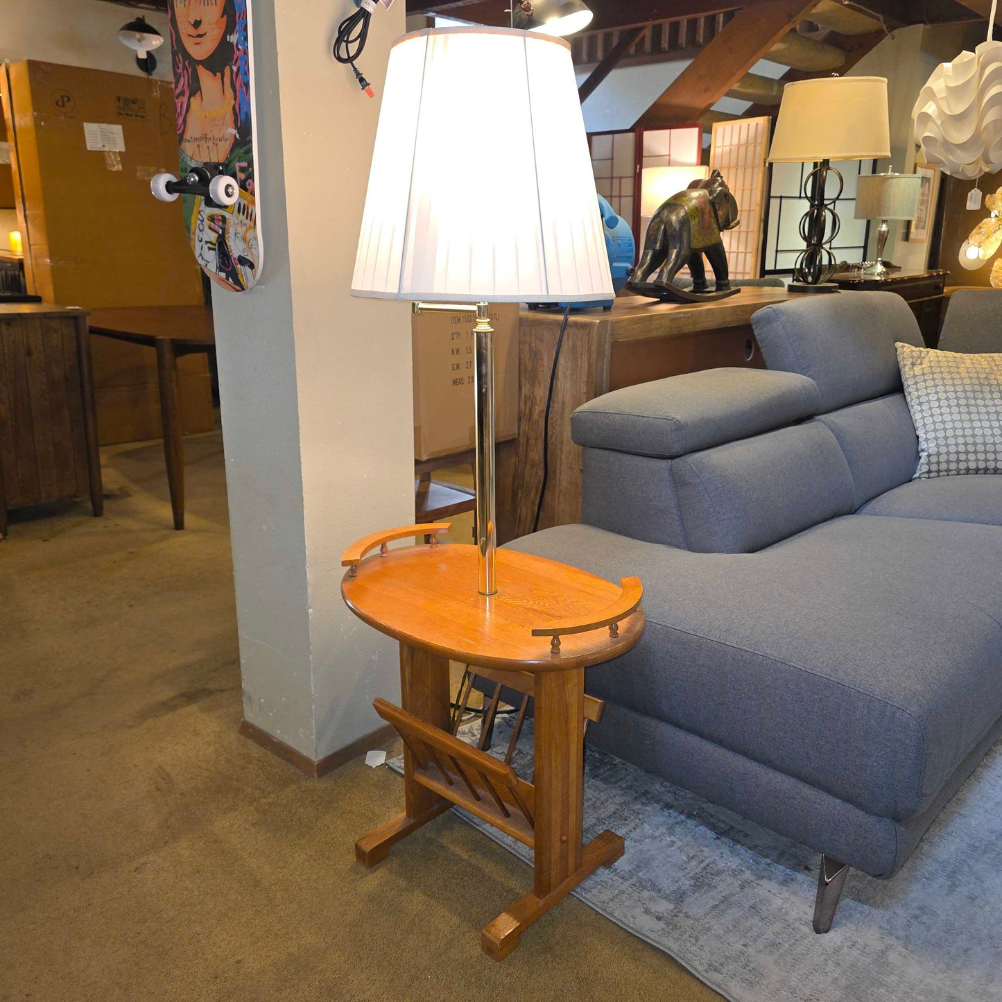 Wood Spindle Rim Table w/ Storage Rack & Lamp