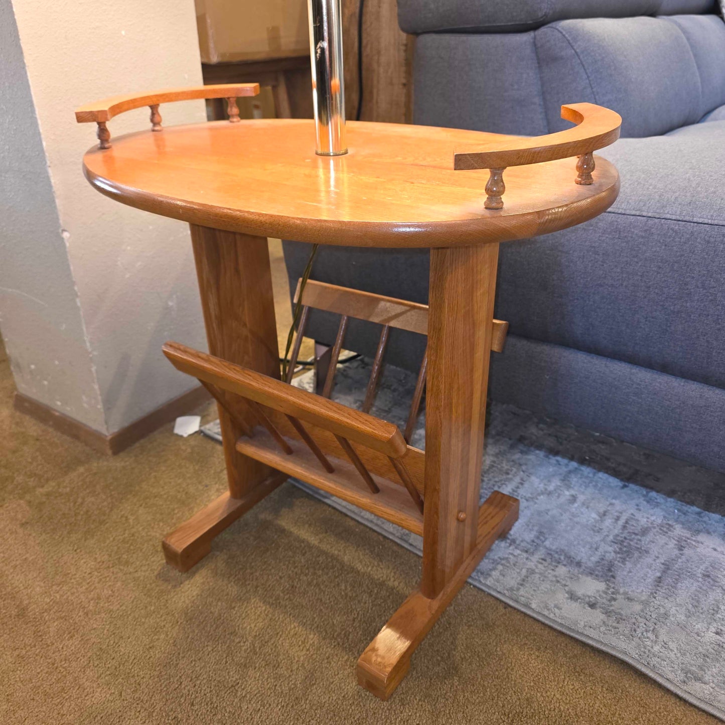 Wood Spindle Rim Table w/ Storage Rack & Lamp