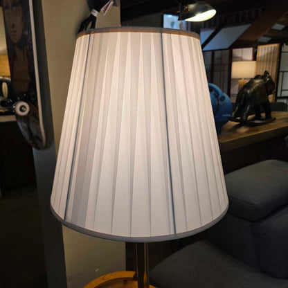 Wood Spindle Rim Table w/ Storage Rack & Lamp