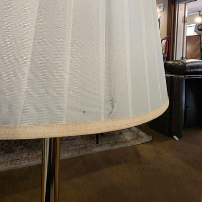 Wood Spindle Rim Table w/ Storage Rack & Lamp