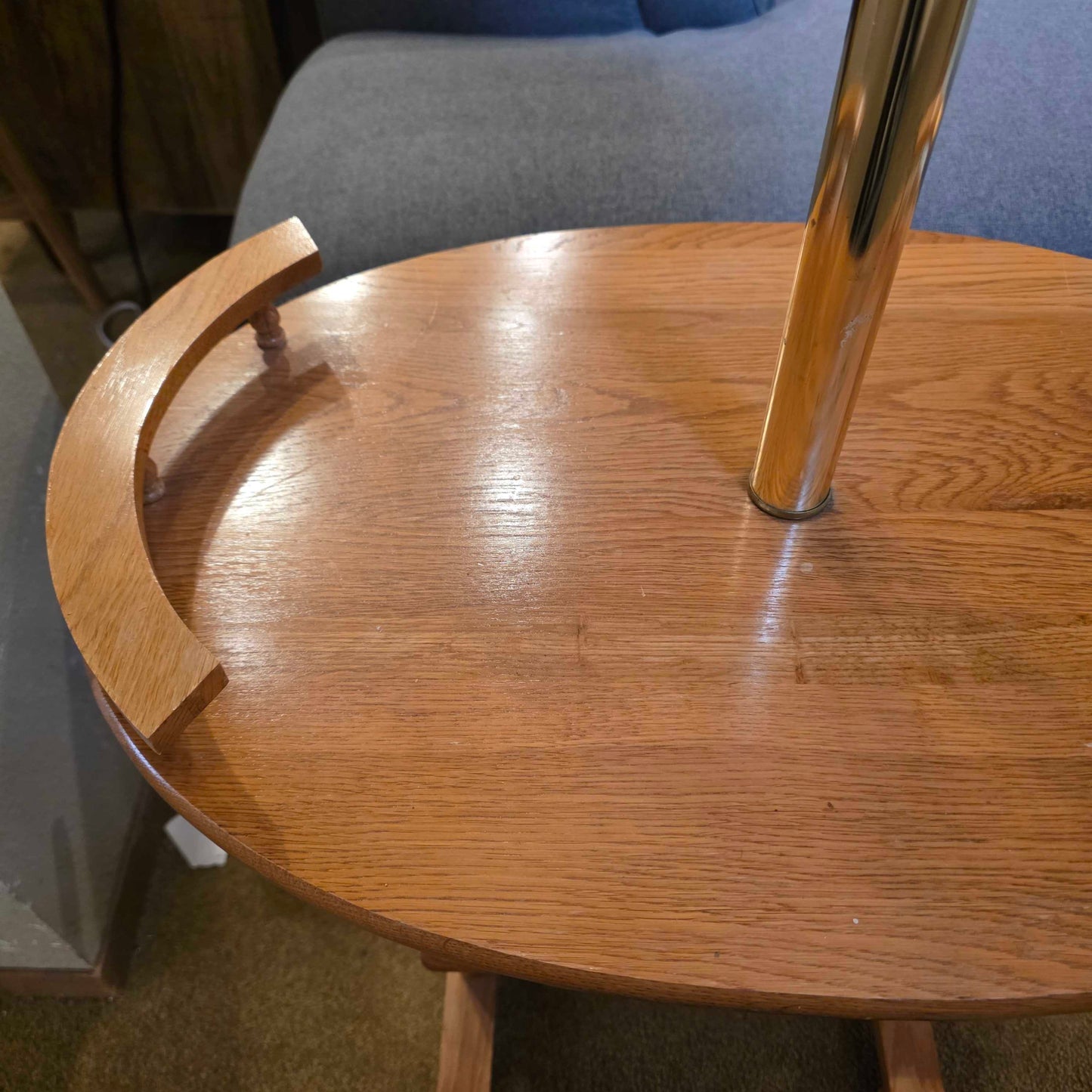 Wood Spindle Rim Table w/ Storage Rack & Lamp