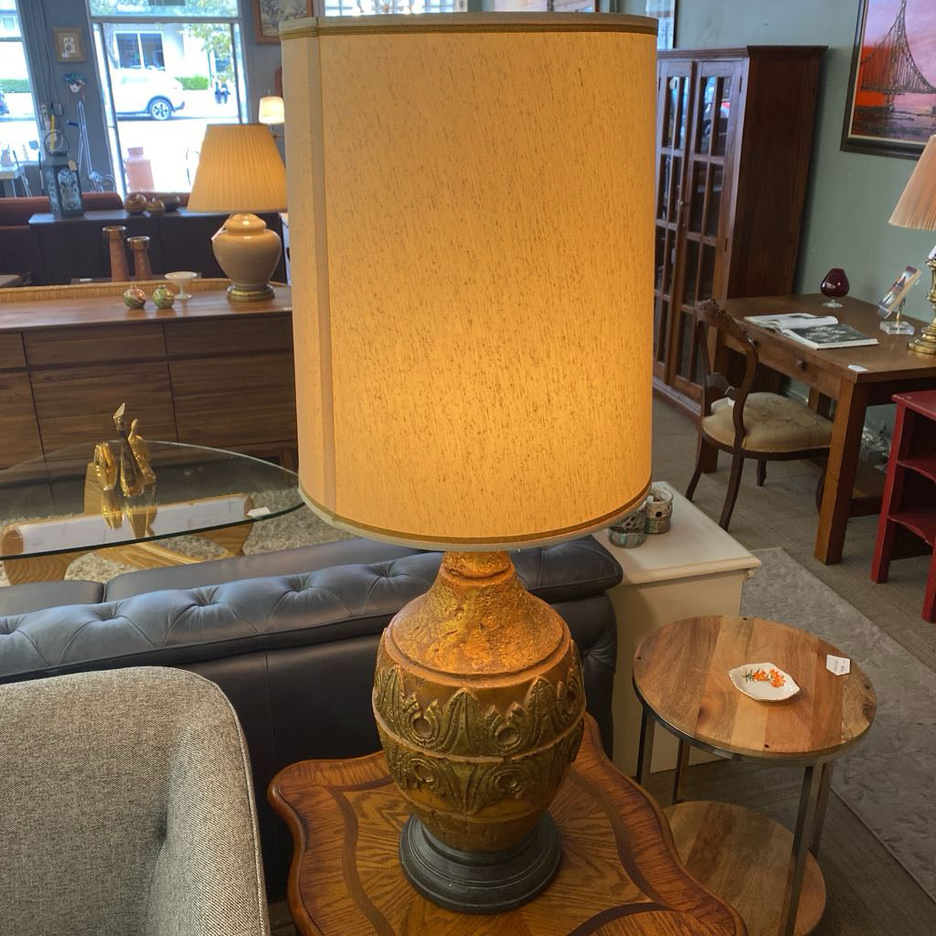 Vintage Gold Tone Textured Ornate Scroll Pattern Ceramic Table Lamp
