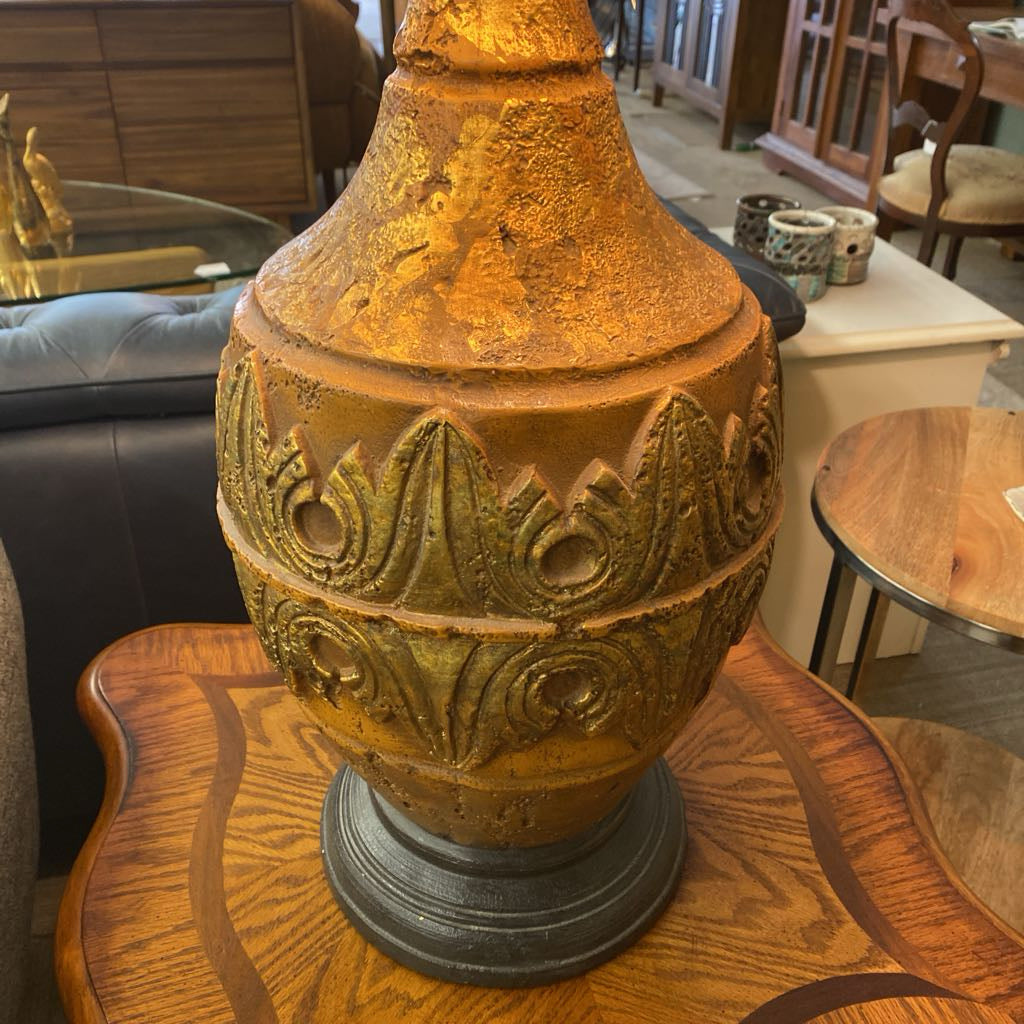 Vintage Gold Tone Textured Ornate Scroll Pattern Ceramic Table Lamp